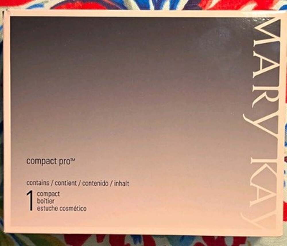 NIB Mary Kay Compact Pro Makeup Compact Case w/ Mirror, Black Plastic, 018587